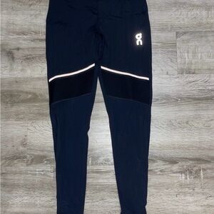 On Running black Leggings with Reflective Detail